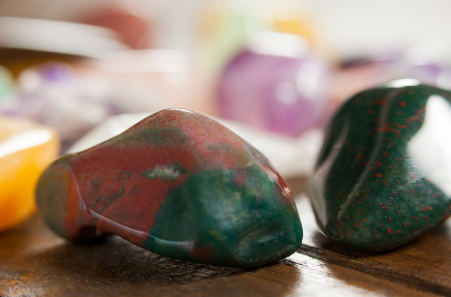 Jadeitový kameň: Kompletný sprievodca týmto vzácnym minerálom Jadeitový kameň